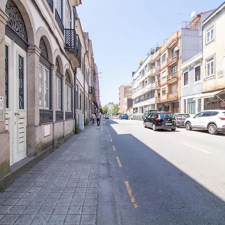 아파트 Stylish & Sunny 2br Near Heroismo By Lovelystay *