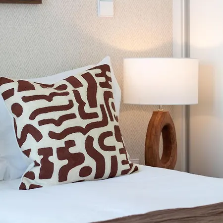 Stylish & Sunny 2br Near Heroismo By Lovelystay