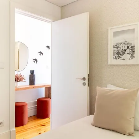 Stylish & Sunny 2br Near Heroismo By Lovelystay 아파트