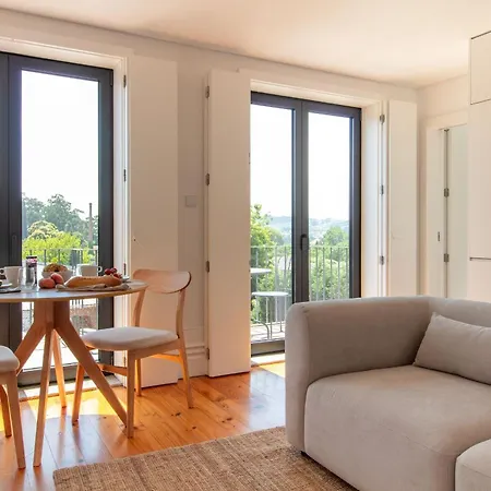 Stylish & Sunny 2br Near Heroismo By Lovelystay *