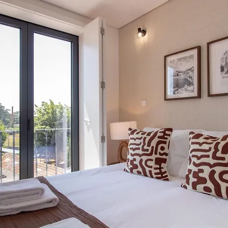 Stylish & Sunny 2br Near Heroismo By Lovelystay 포르투