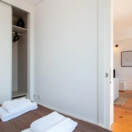 Stylish & Sunny 2br Near Heroismo By Lovelystay