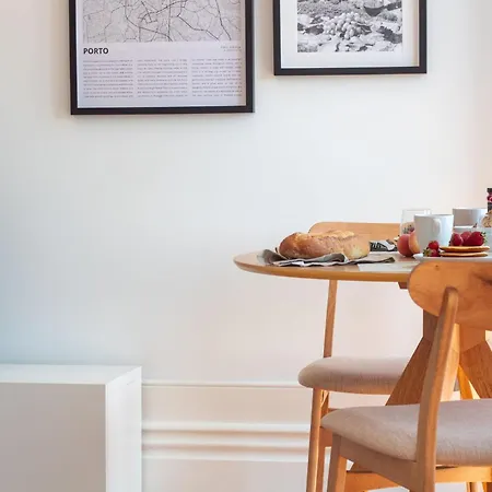 Stylish & Sunny 2br Near Heroismo By Lovelystay 아파트 포르투