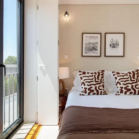 Stylish & Sunny 2br Near Heroismo By Lovelystay 아파트