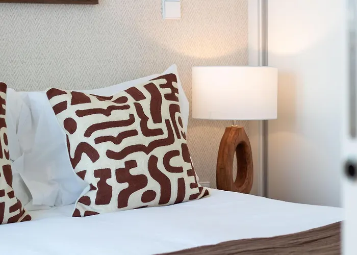 Stylish & Sunny 2br Near Heroismo By Lovelystay