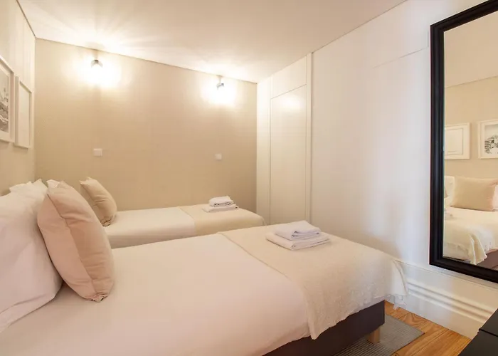 Stylish & Sunny 2br Near Heroismo By Lovelystay Apartment *