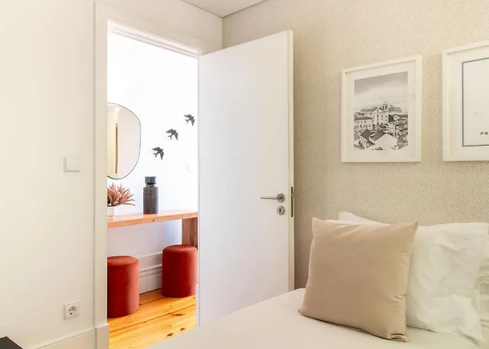 Stylish & Sunny 2br Near Heroismo By Lovelystay Apartment