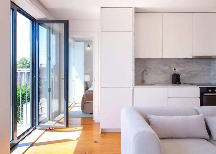 Stylish & Sunny 2br Near Heroismo By Lovelystay * Porto