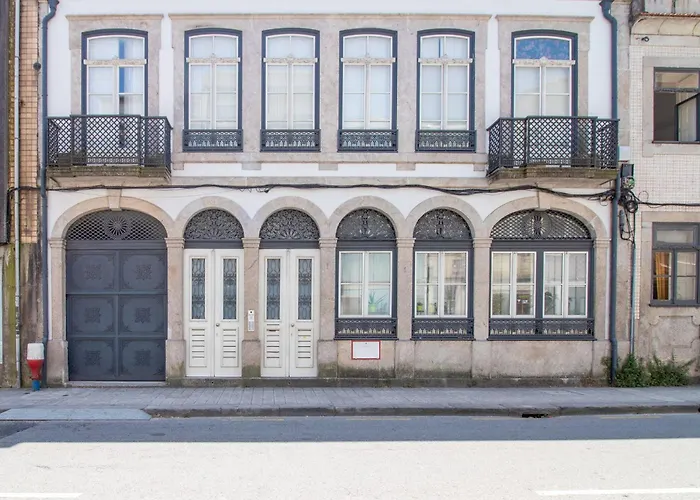 Stylish & Sunny 2br Near Heroismo By Lovelystay Apartment *