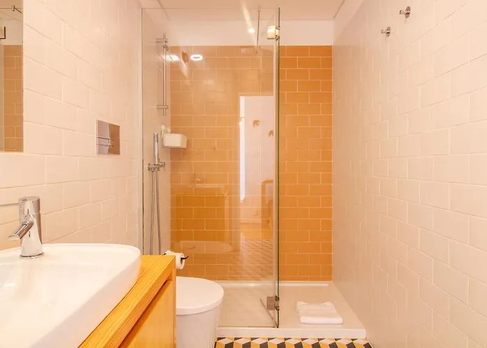 Apartment Stylish & Sunny 2br Near Heroismo By Lovelystay Porto